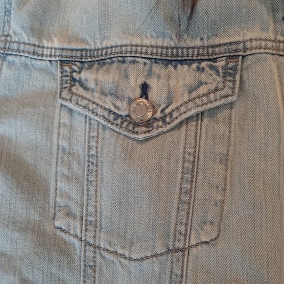 American Eagle Jean Jacket with Faux Pink Fur - Picture 3 of 10